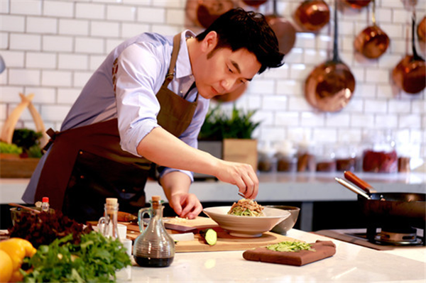 玩轉(zhuǎn)“網(wǎng)紅”，林依輪要演出不一樣的“美食計”|餐飲界