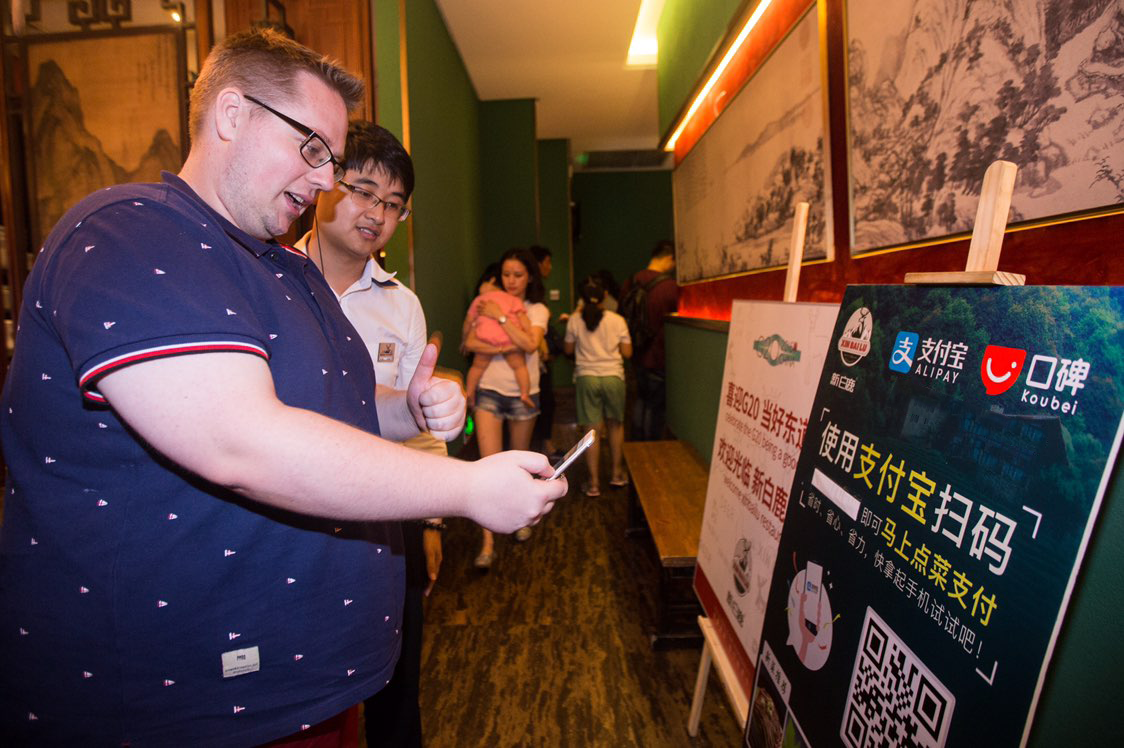 用低俗營(yíng)銷抓住眼球后，是否真的會(huì)給餐廳帶來收益？|餐飲界