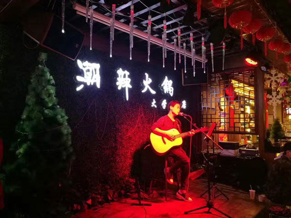 畢業(yè)就創(chuàng)業(yè)，大學(xué)生選擇哪個火鍋品牌才能穩(wěn)賺第一桶金