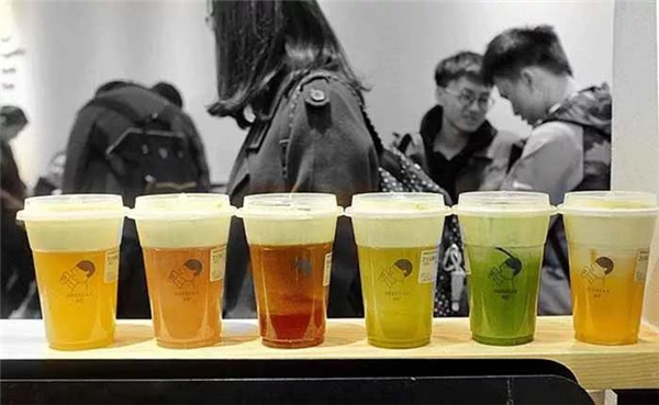 進商場、做營銷、拉投資......“喜茶們”真的很忙！|餐飲界