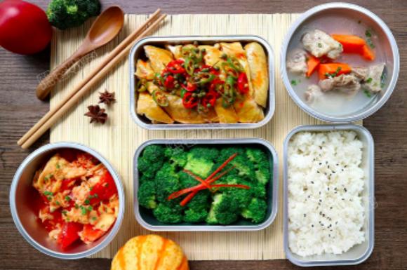 在愈發(fā)激烈的外賣大戰(zhàn)里，連鎖餐廳都出了什么招？|餐飲界