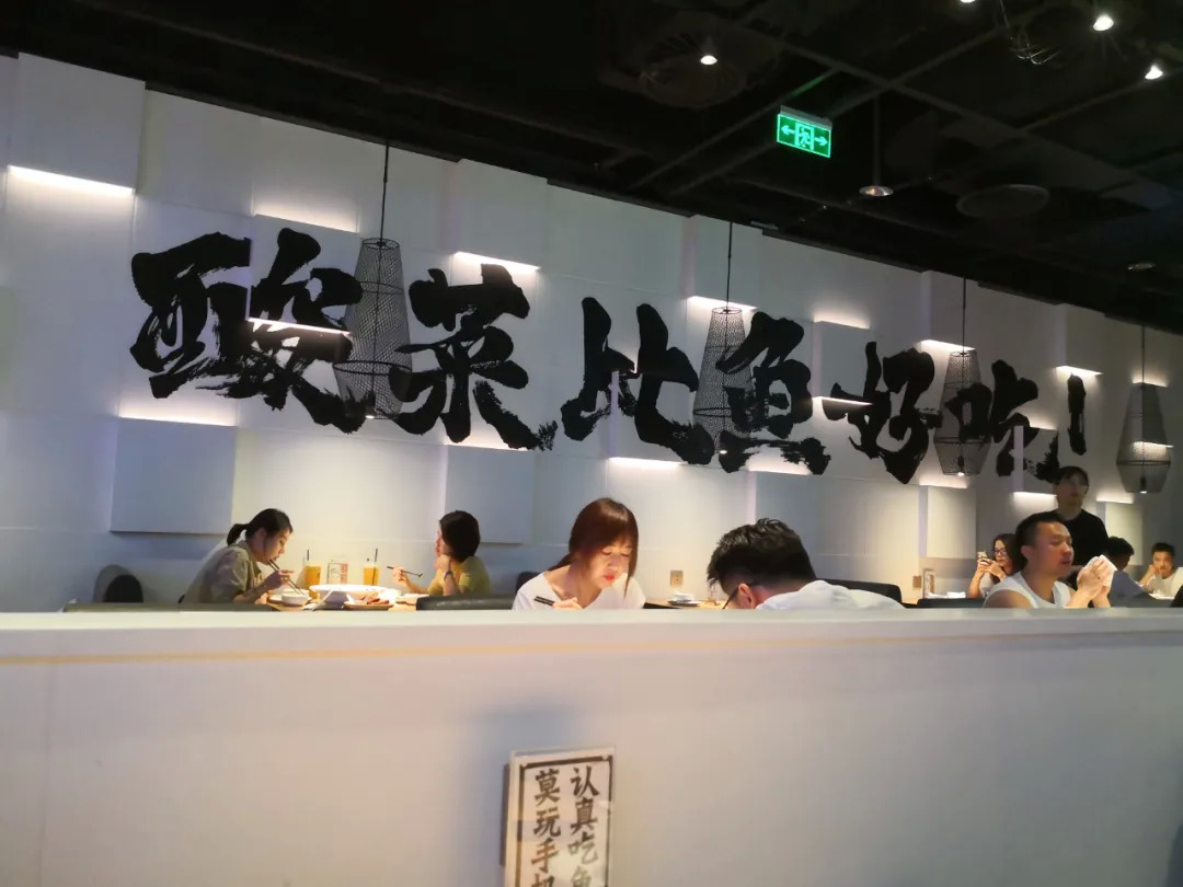 優(yōu)秀品牌都是一名好“演員”，它們都擅長(zhǎng)“立人設(shè)”｜餐見(jiàn)|餐飲界