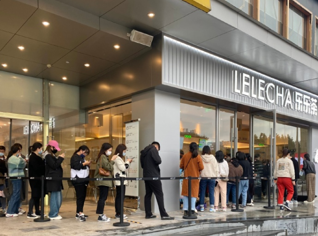 樂樂茶開放加盟，對(duì)奈雪和行業(yè)意味著什么？|餐飲界