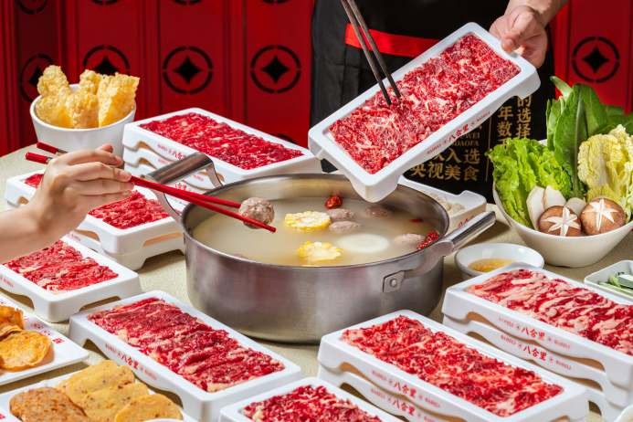 一人食火鍋“受害者”爆火后，八合里火鍋官方回應(yīng)來(lái)了|餐飲界