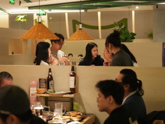 孟慧圓深夜打卡！單日狂賣6萬、翻臺(tái)5輪，沸點(diǎn)計(jì)劃憑啥火出圈？|餐飲界